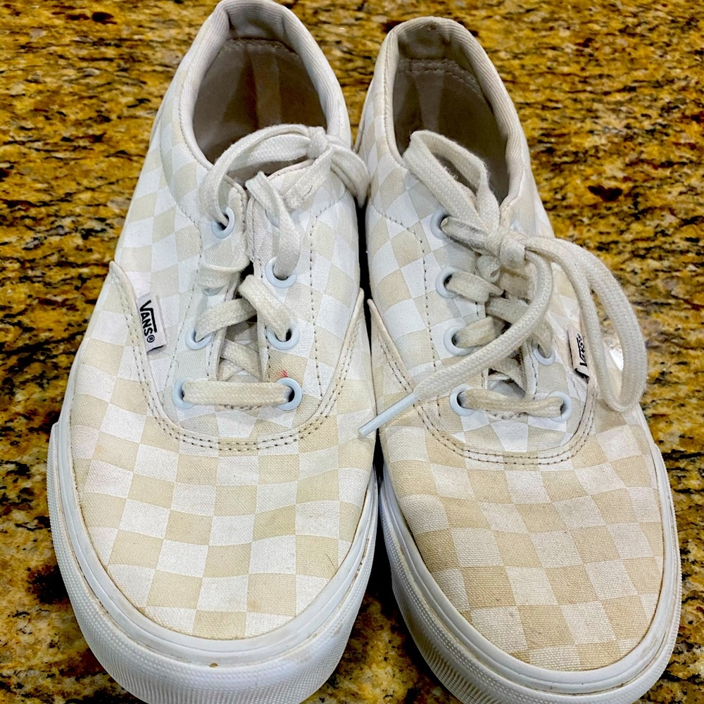 Vans checkered white